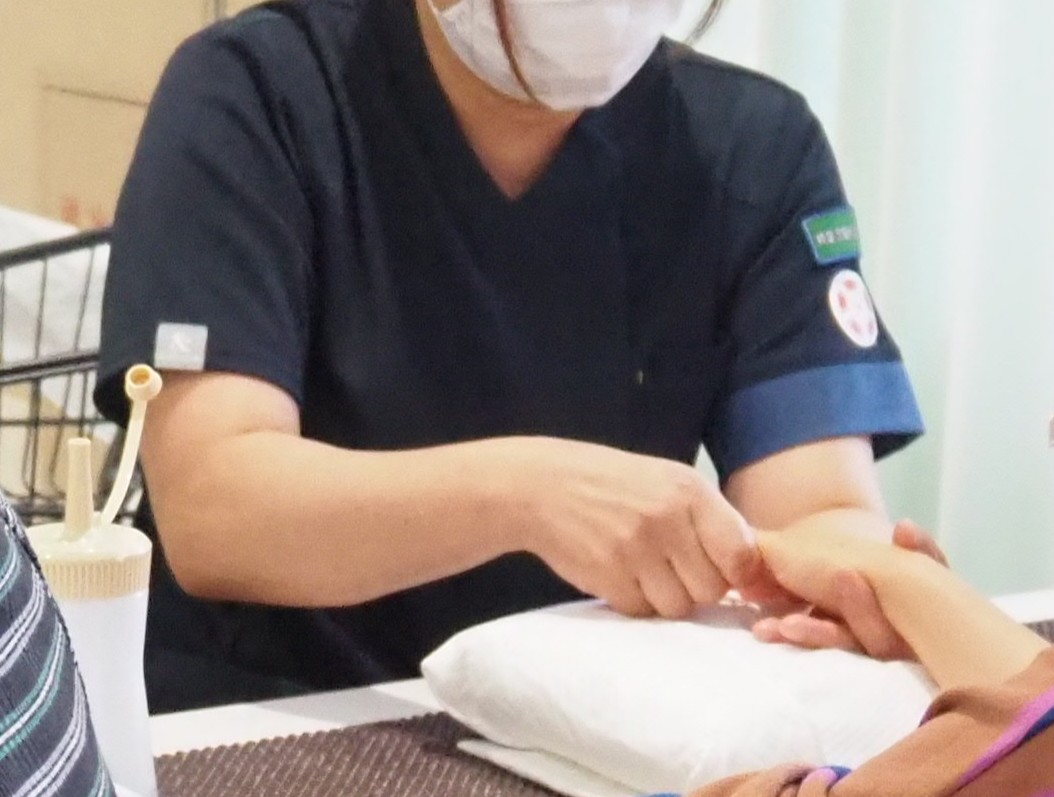 ハンドマッサージ